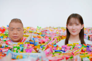 約6,000本のプチに埋もれながら！？出川哲朗さんと、 2024年大注目の女優・畑芽育さんがCM初共演！