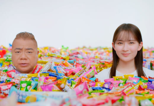 約6,000本のプチに埋もれながら！？出川哲朗さんと、 2024年大注目の女優・畑芽育さんがCM初共演！
