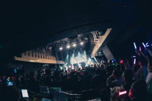 ６人組アイドルグループ、ハルニシオンがデビューライブ『ハルジオンが咲く頃に』を開催！