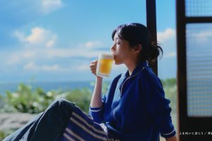 河合優実さんが酒類CM初出演！「サントリー生ビール」のおいしさを表情とナレーションで表現する演技に注目！