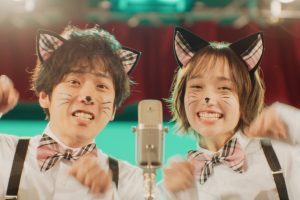 二宮和也さん・白本彩奈さんが猫姿でお笑いコンビ結成！？ 新商品「DHC ディープ クレンジング オイル ブーストケア」のCMを公開。