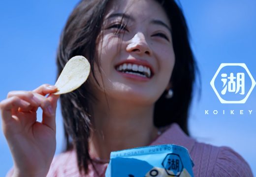 いま注目の若手俳優・南 琴奈さんが湖池屋CM初出演！ 山下達郎さんの名曲「高気圧ガール」をドライブで大熱唱!?