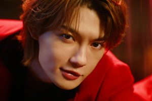 『ホットペッパーグルメ』新WebCMは佐野勇斗・吉田仁人の共演第二弾！ “席押さえの化身”役で凛々しい赤スーツ姿を披露！